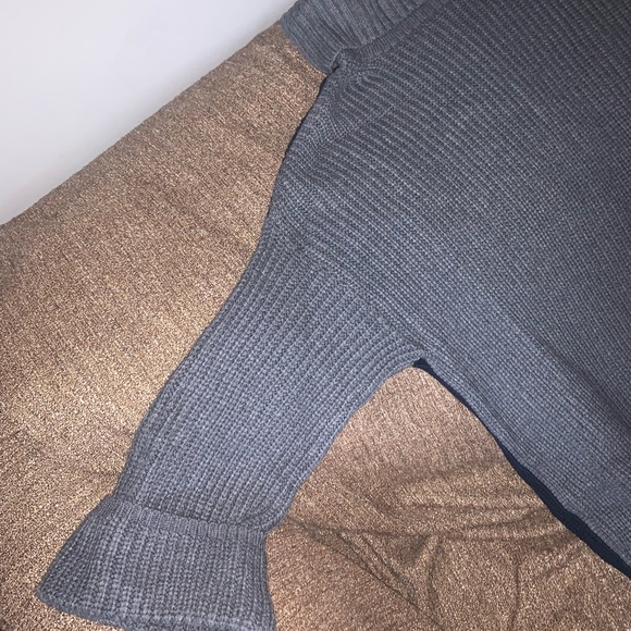 Cuffed sleeve turtleneck tunic - Picture 7 of 7